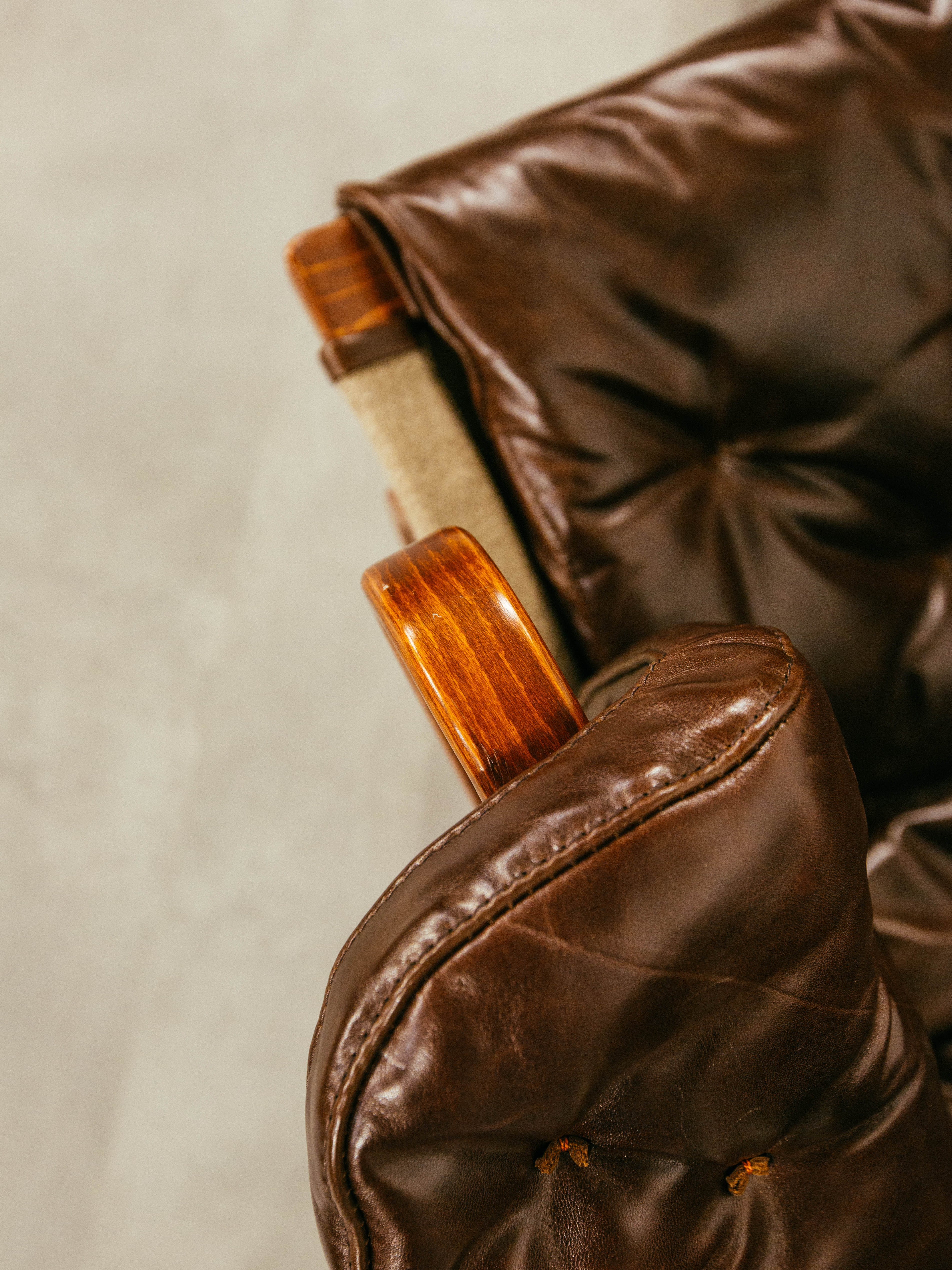 Bruno Mathsson tasarımı , Dux marka üretimi ' Pernilla Lounge Chair'